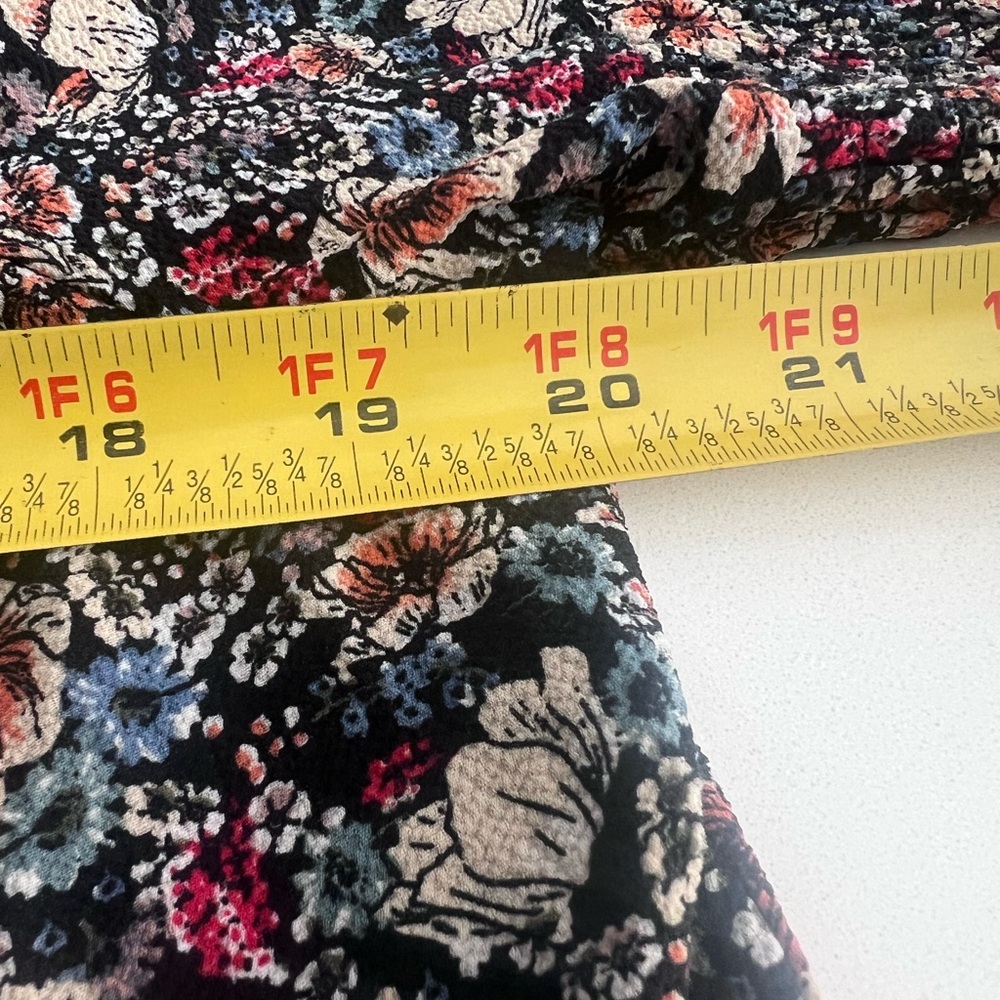 Knox Rose Multicolor Floral Top - Picture 8 of 9